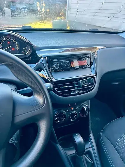Peugeot 208 2015 photo 5