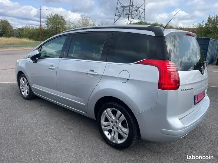 Peugeot 5008 2012 photo 4