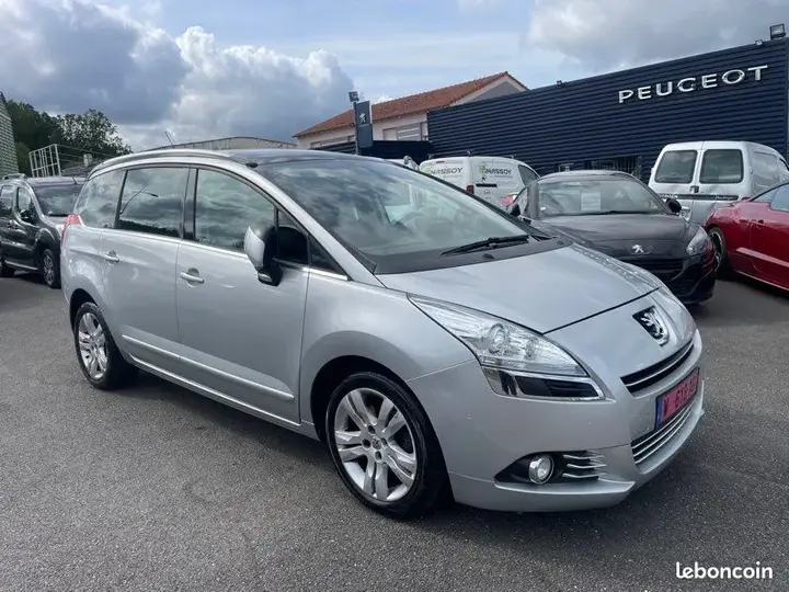 Peugeot 5008 2012 photo 2