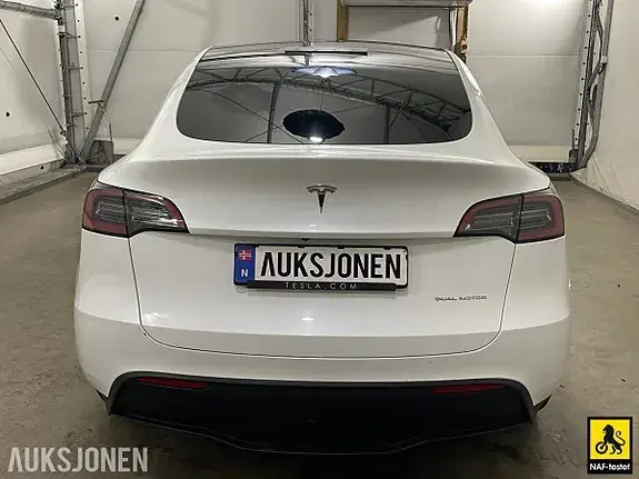 Tesla Model Y 2023 photo 3
