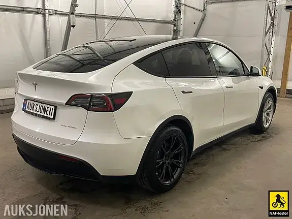 Tesla Model Y 2023 photo 5