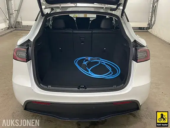 Tesla Model Y 2023 photo 4