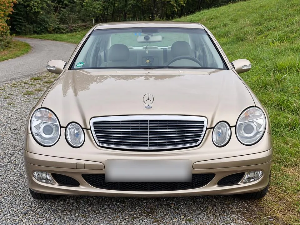 Mercedes-Benz E 240