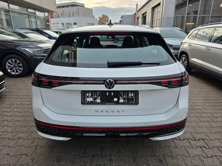 Volkswagen Passat 2024 photo 5