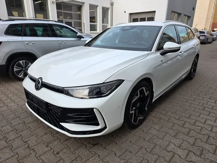 Volkswagen Passat 2024 photo 3