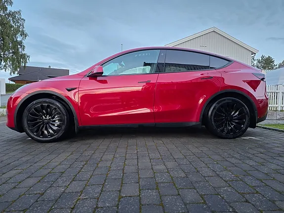 Tesla Model Y 2022 photo 2
