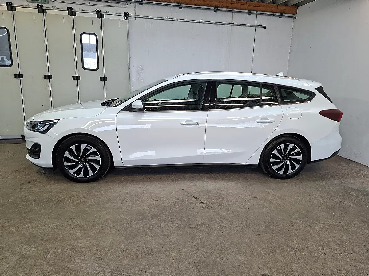Ford Focus 2024 photo 2