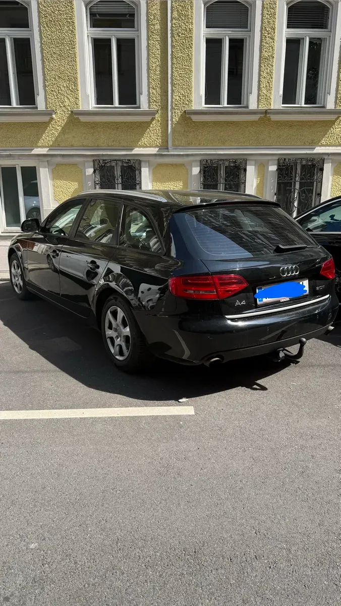 Audi A4 2009 photo 2