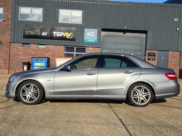 Mercedes-Benz E-Class 2012 photo 4