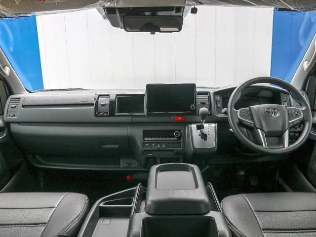 Toyota Hiace Van 2026 photo 2