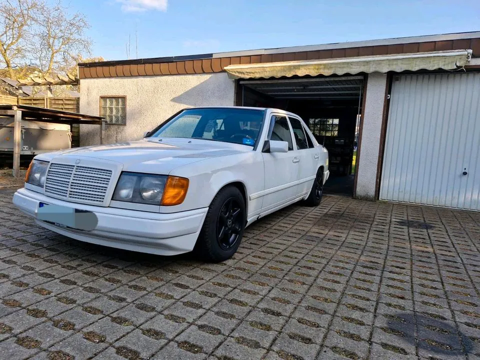 Mercedes-Benz E230