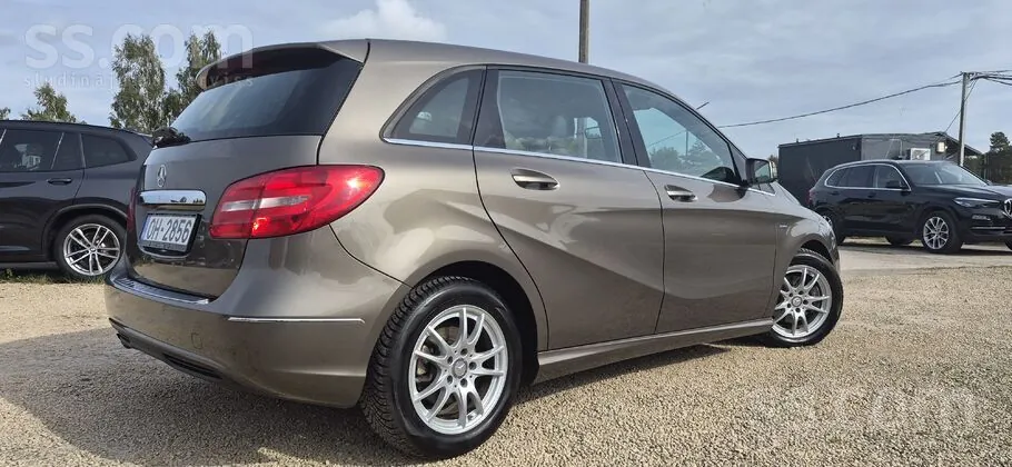 Mercedes-Benz B180 2012 photo 5