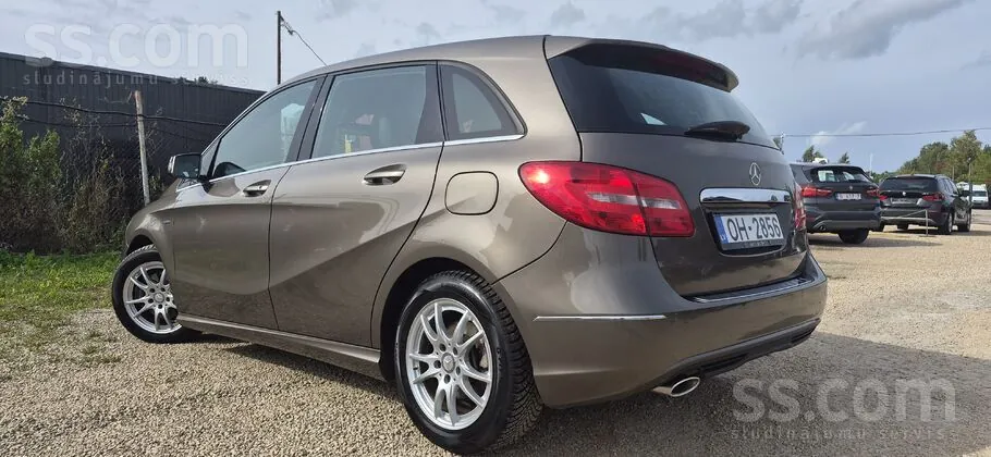 Mercedes-Benz B180 2012 photo 4