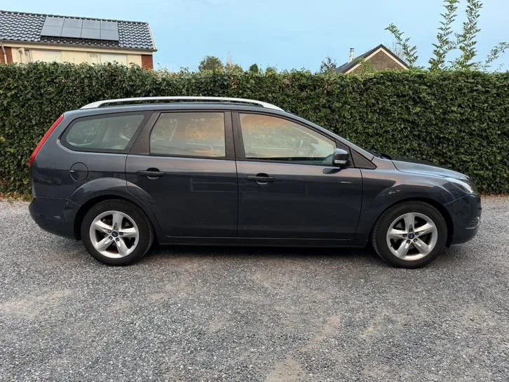 Ford Focus 2011 photo 2