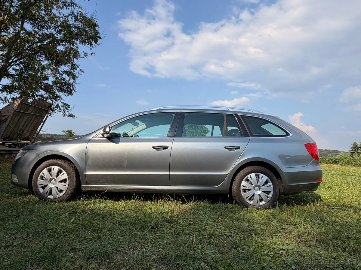 Skoda Superb 2010 photo 5