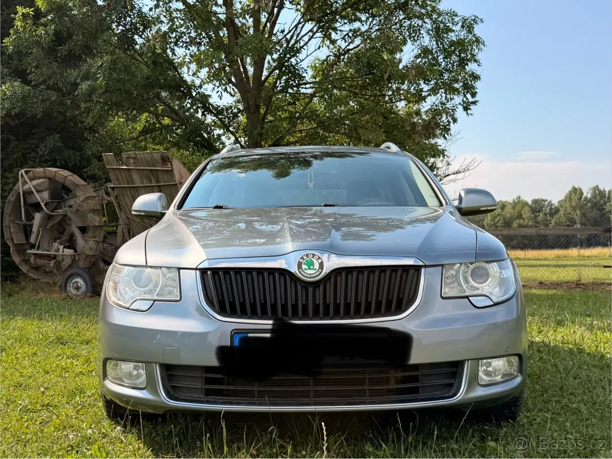 Skoda Superb 2010 photo 2