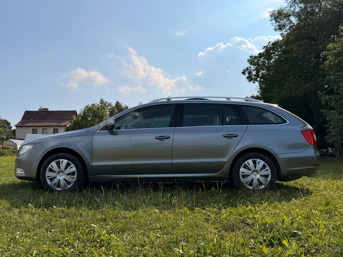 Skoda Superb 2010 photo 4