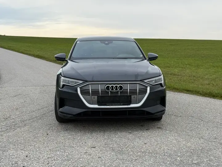 Audi E-Tron 2021 photo 2