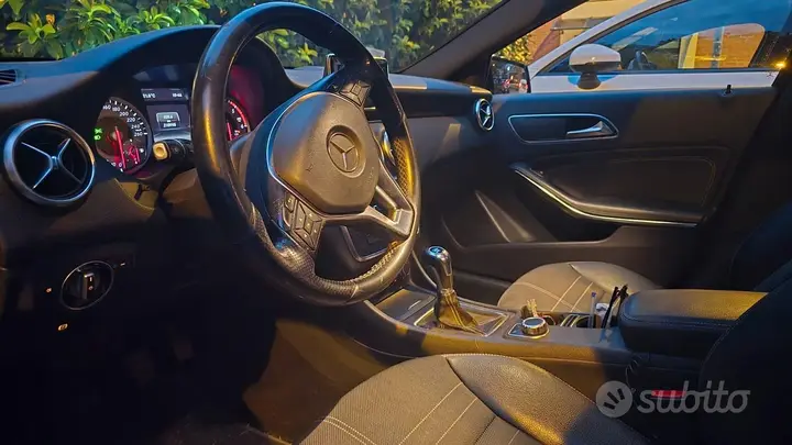 Mercedes-Benz A 2015 photo 2