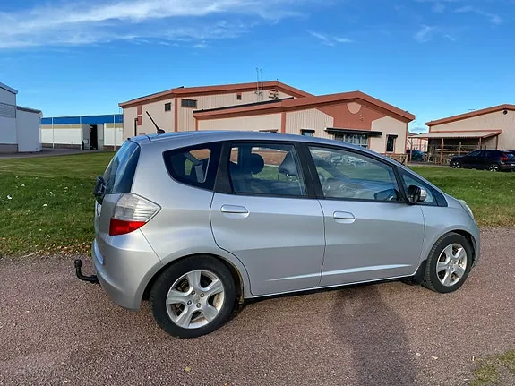 Honda Jazz 2011 photo 2