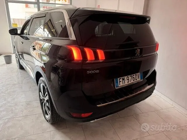 Peugeot 5008 2017 photo 3