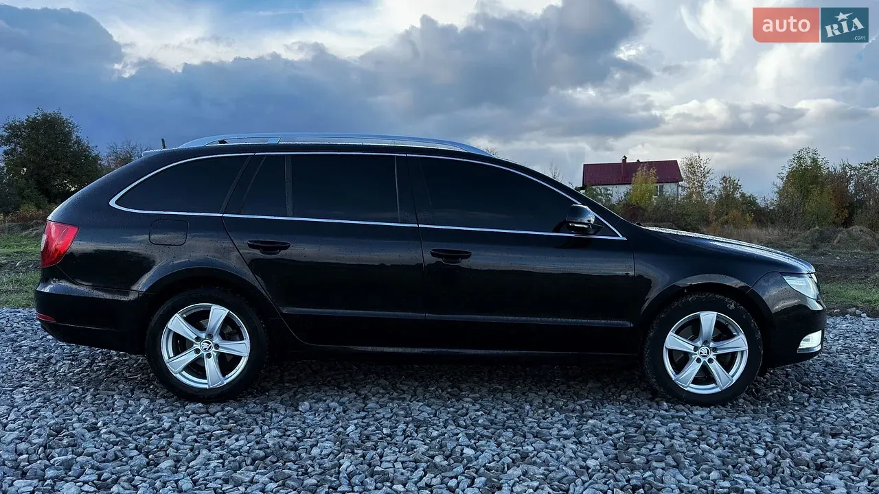 Skoda Superb 2012 photo 3