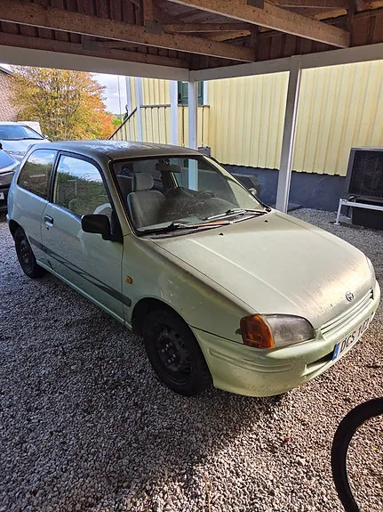 Toyota Starlet 1998 photo 4