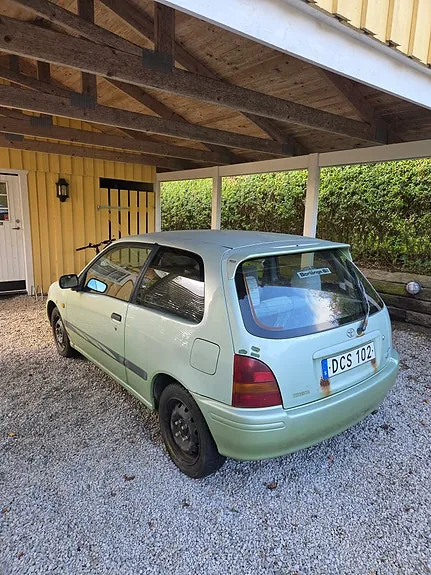 Toyota Starlet 1998 photo 2
