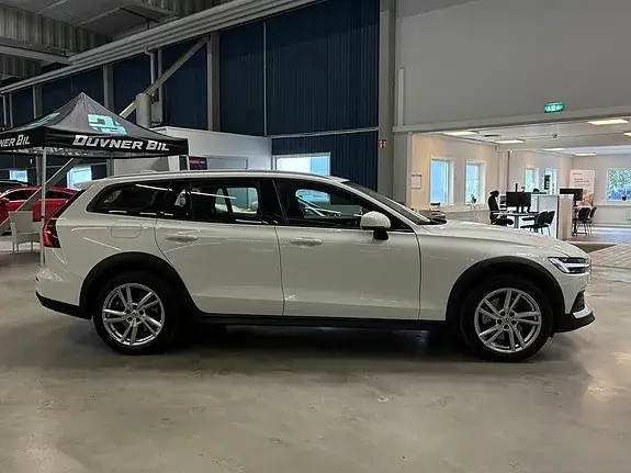 Volvo V60 Cross Country 2020 photo 2