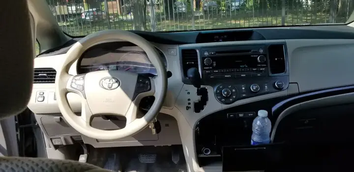 Toyota Sienna 2011 photo 5
