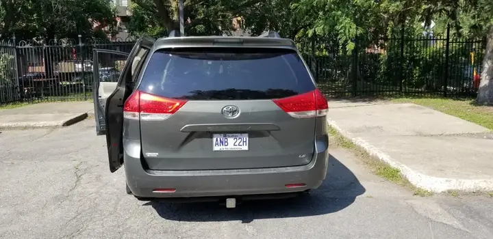 Toyota Sienna 2011 photo 3