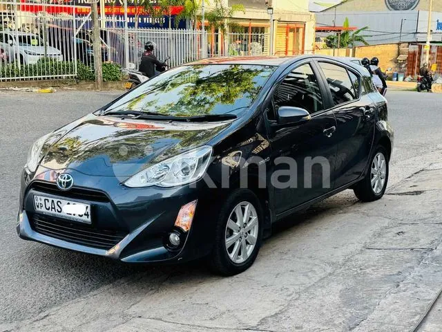Toyota Aqua 2016 photo 2