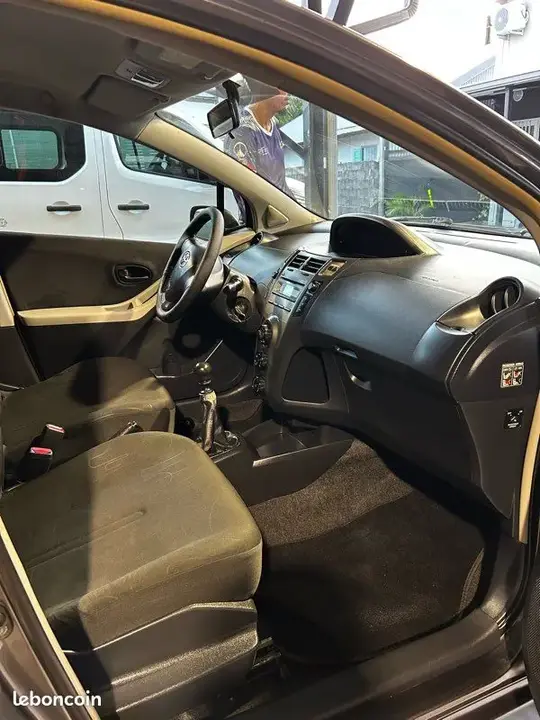 Toyota Yaris 2009 photo 3