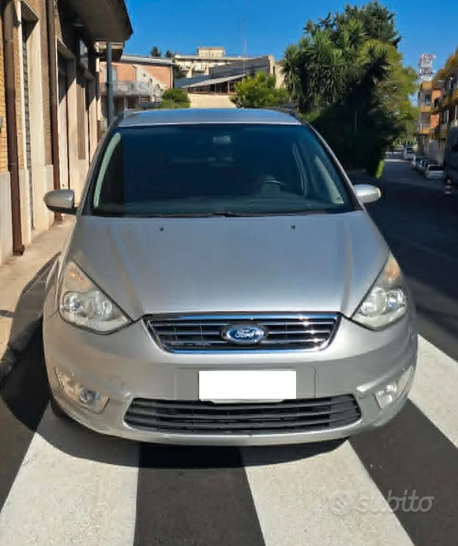Ford Galaxy 2013 photo 2
