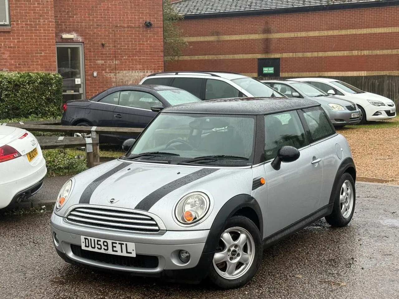 Mini Hatch 2009 photo 3