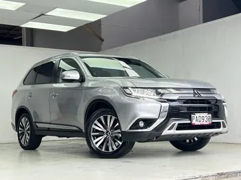 Mitsubishi Outlander 2022 photo 2