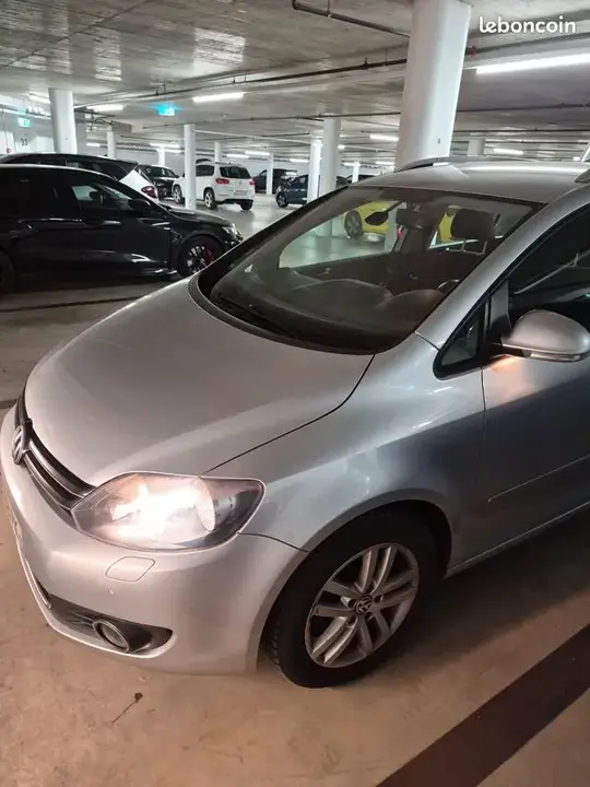 Volkswagen Golf 2010 photo 2