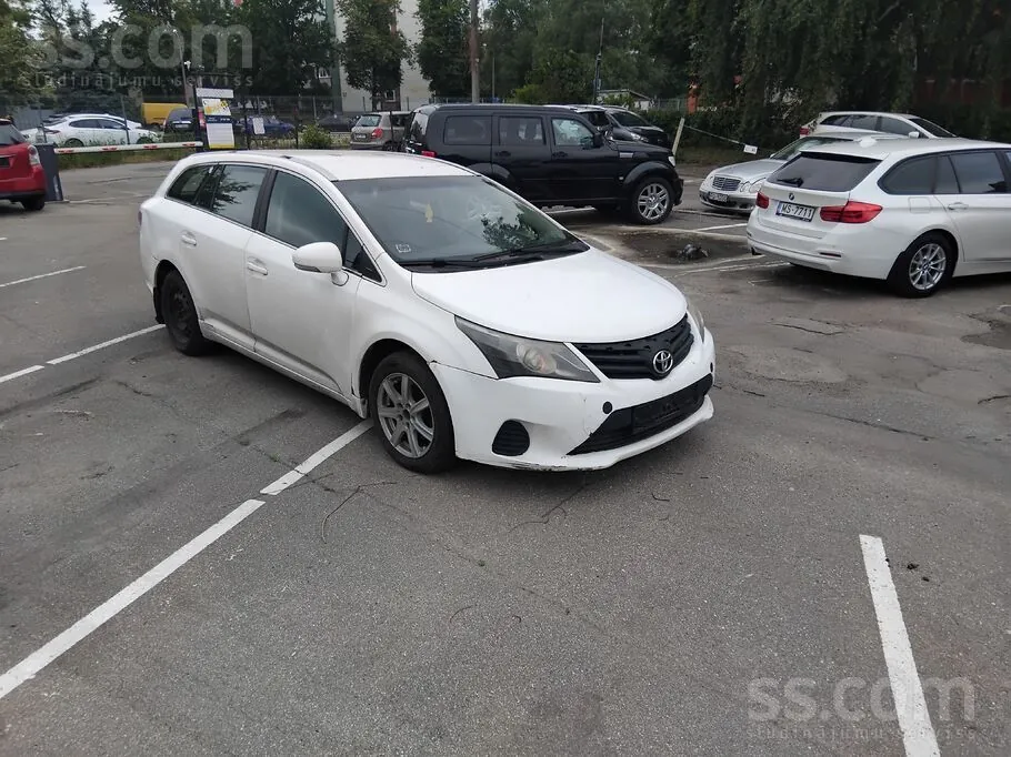 Toyota Avensis 2013 photo 2