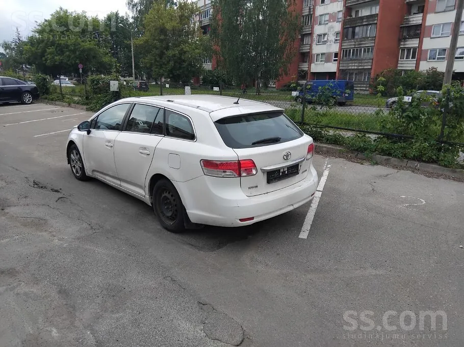 Toyota Avensis 2013 photo 4