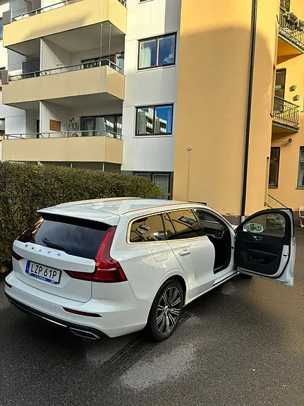 Volvo V60 2022 photo 2