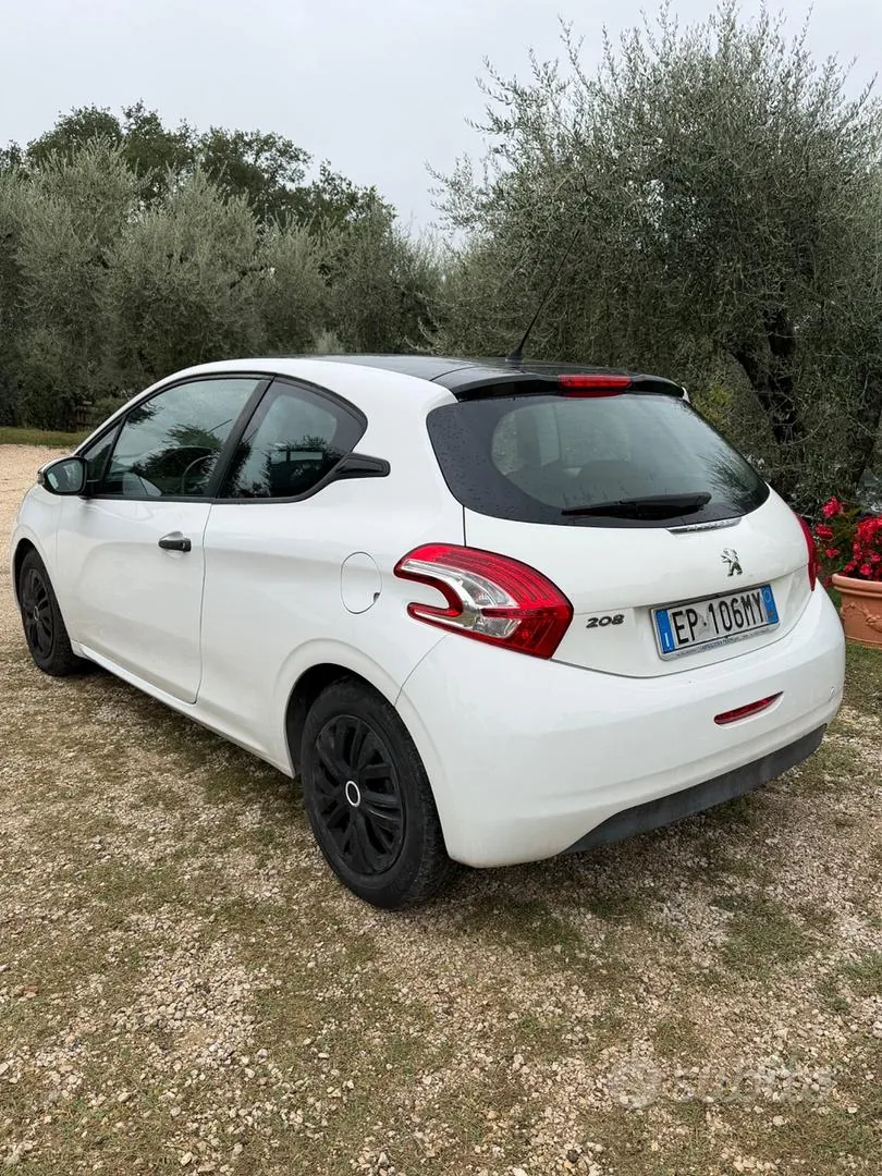 Peugeot 208 2014 photo 4