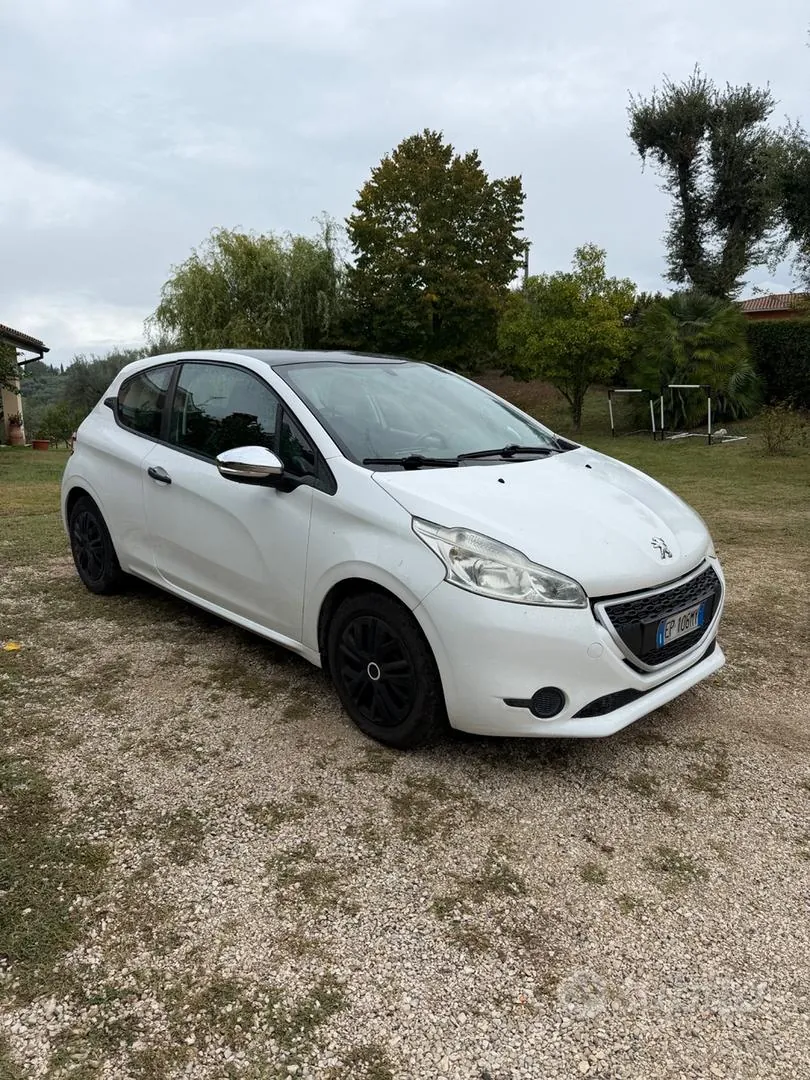 Peugeot 208 2014 photo 3