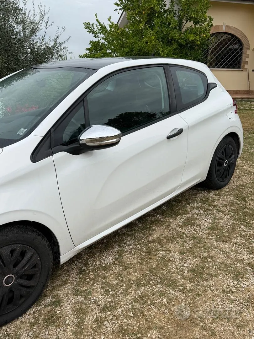 Peugeot 208 2014 photo 5