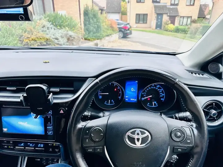 Toyota Auris 2015 photo 5