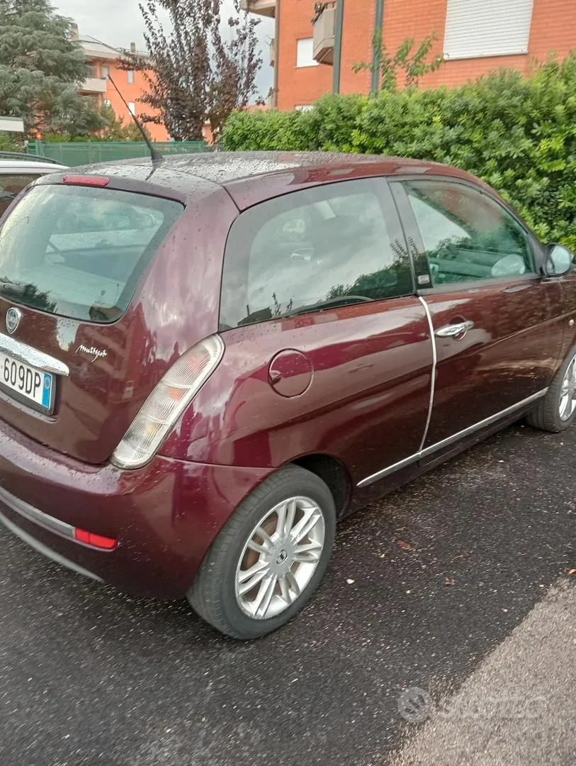 Lancia Ypsilon 2011 photo 2
