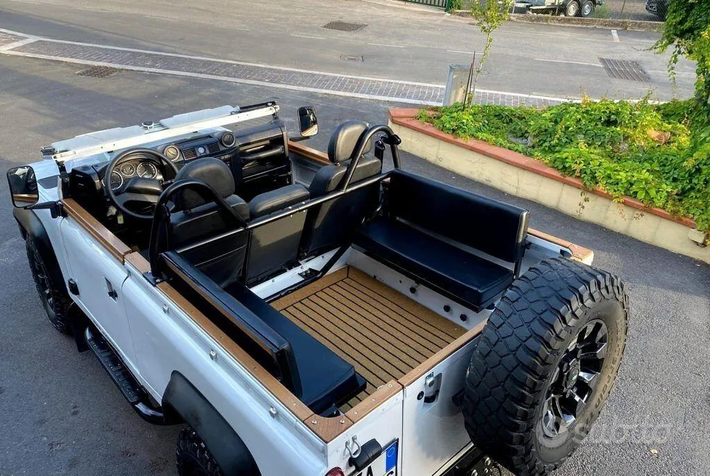 Land Rover Defender 2014 photo 2