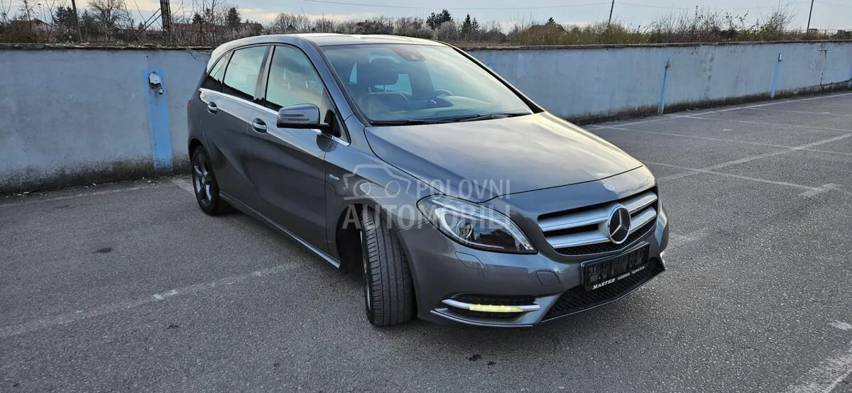Mercedes-Benz B-Class 2012 photo 2