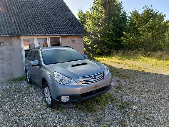 Subaru Outback 2010 photo 4