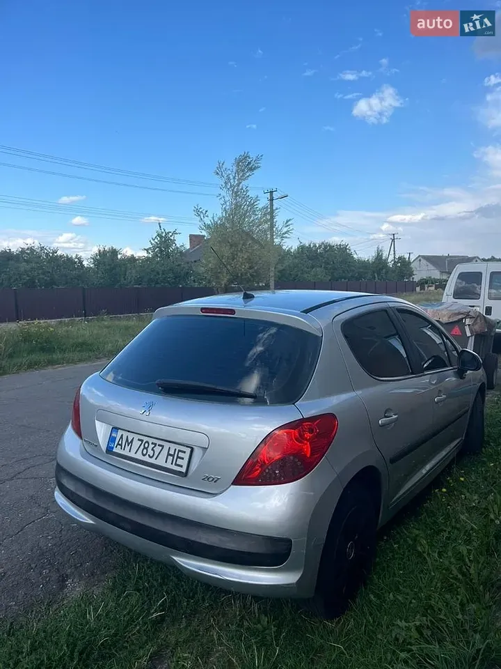 Peugeot 207 2007 photo 2