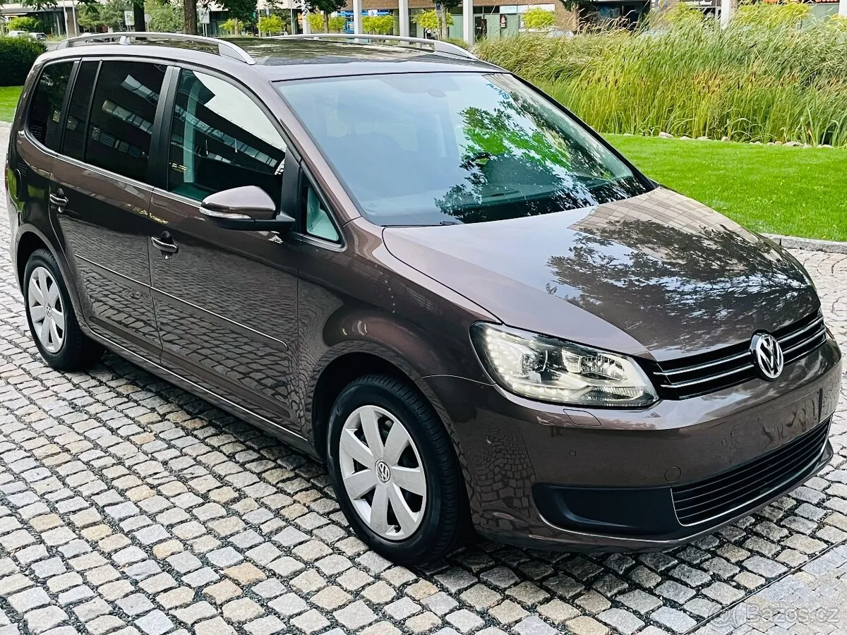Volkswagen Touran 2012 photo 4